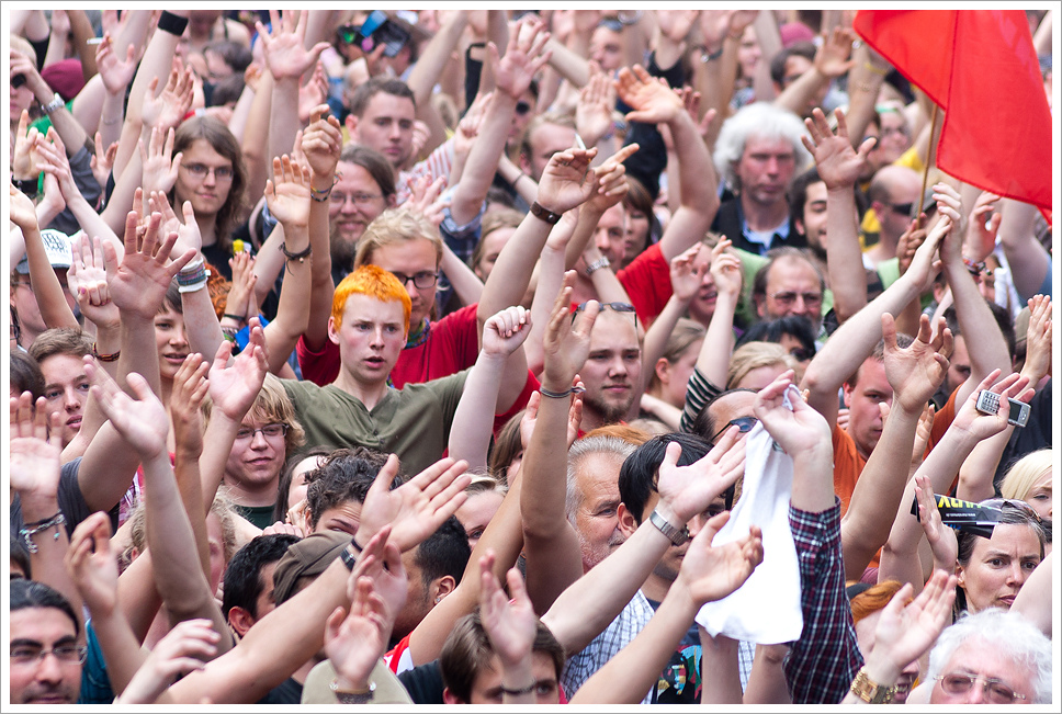 Blockupy 2012 "Mit Vielen, mit Leidenschaft und Spaß kämpfen wir für eine bessere Welt außerhalb der Parlamente."