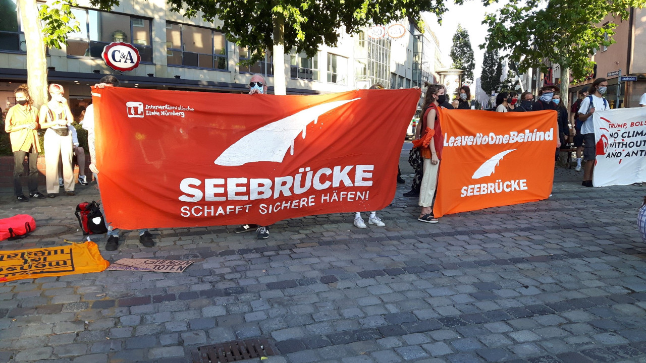 Moria brennt und wir protestieren.