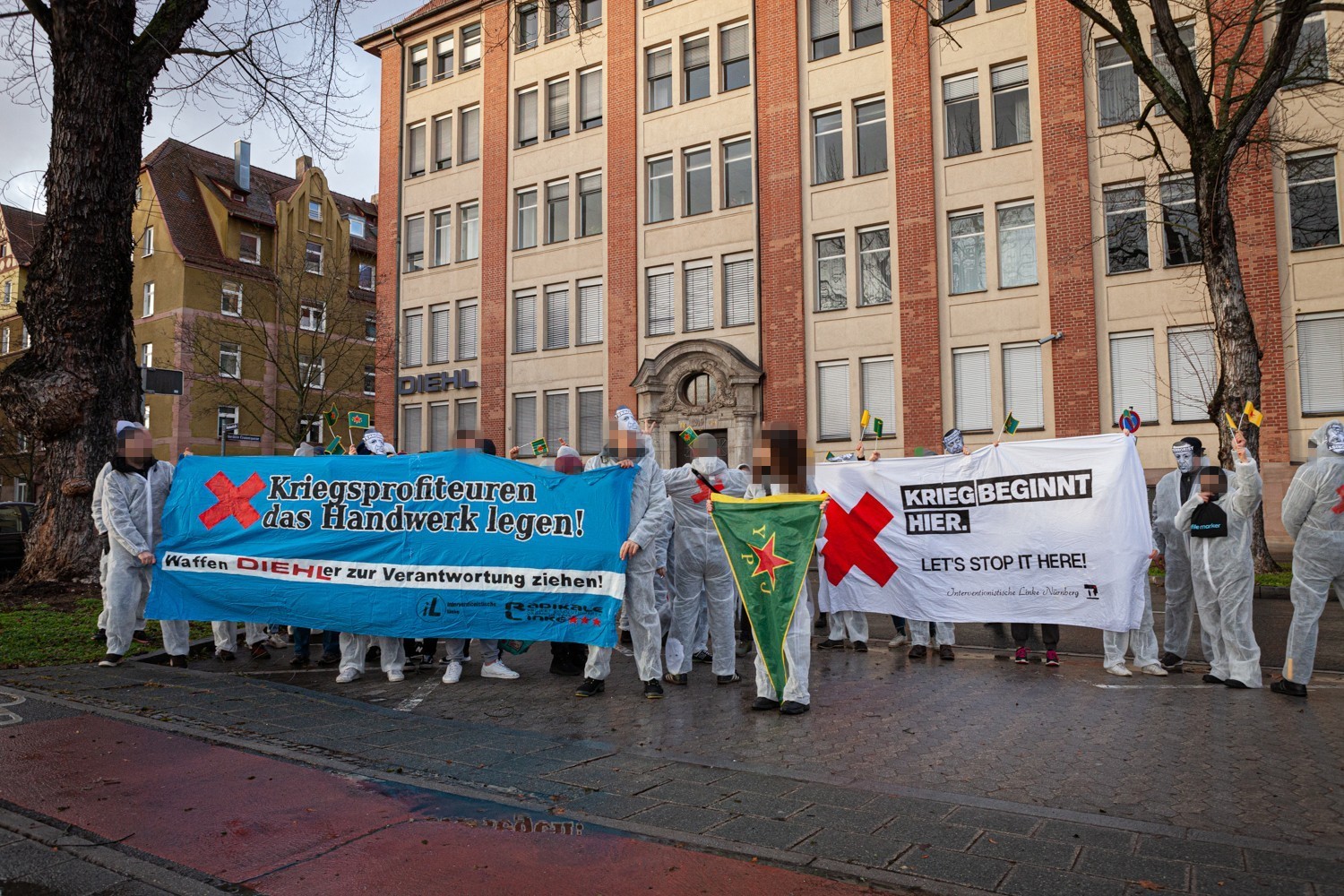 Aktion zur antimilitaristischen Kaffeefahrt vor dem Hauptsitz der Fa. Diehl, Nürnberg 2019